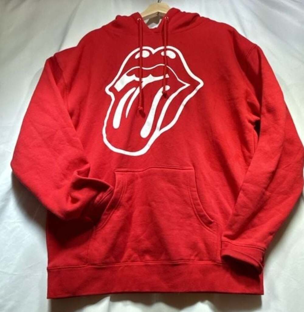 The Rolling Stones No Filter Tour 2021 Red Hoodie Sweatshirt Size L has some sta